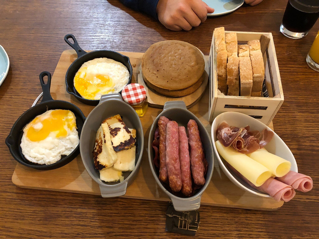 Iza Coffee & Brunch