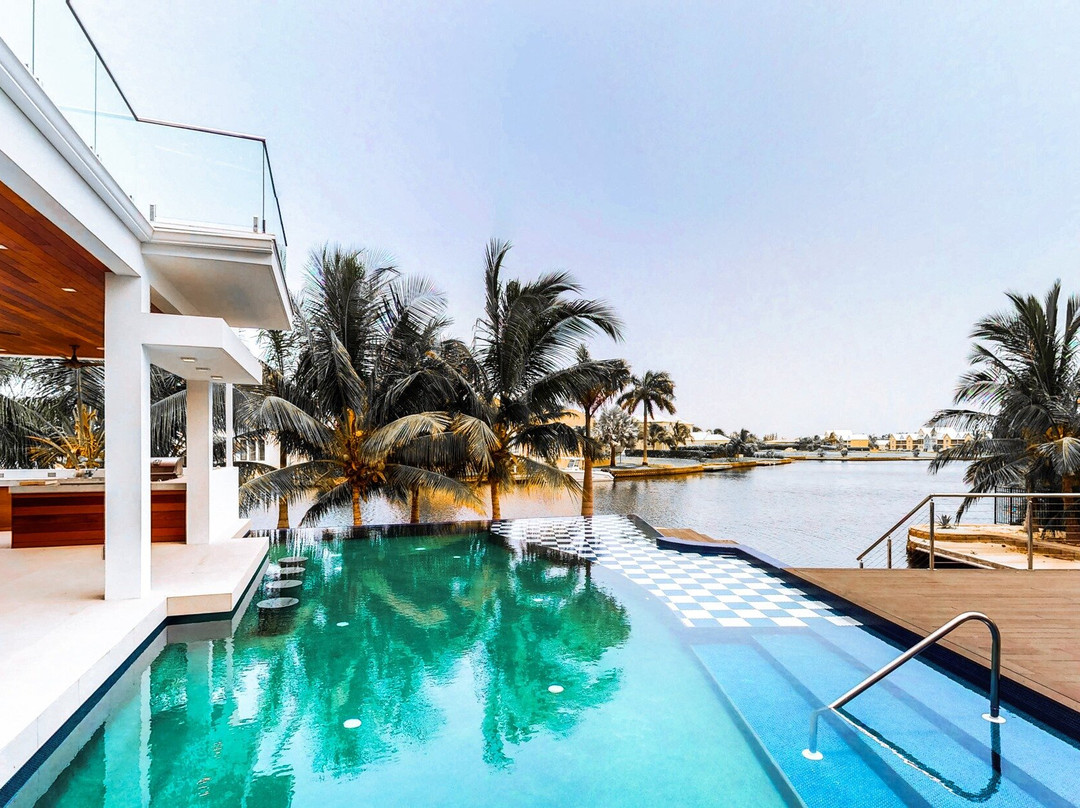 Caribbean Luxury Charter景点图片
