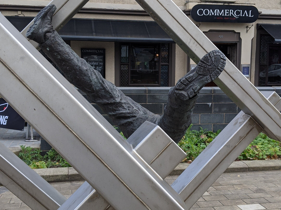 Triamond Sculpture景点图片