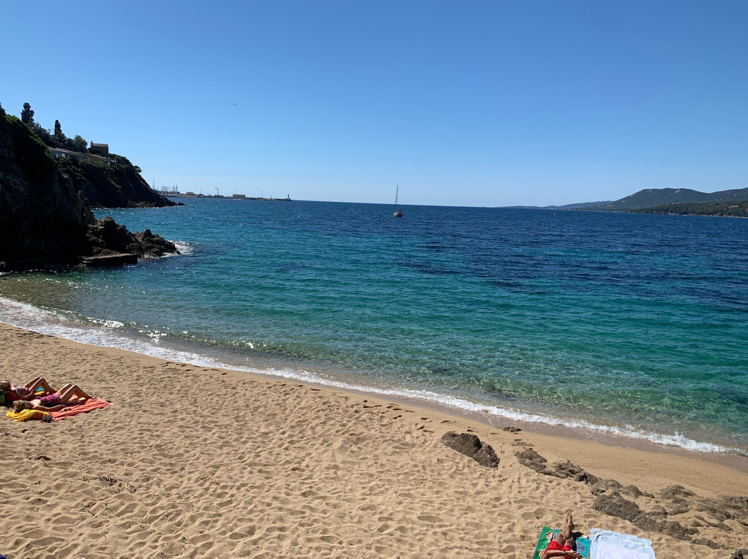 滨海岩石酒店主图