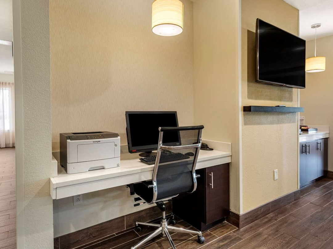 Garner Hotel Clarksville Northeast by IHG主图