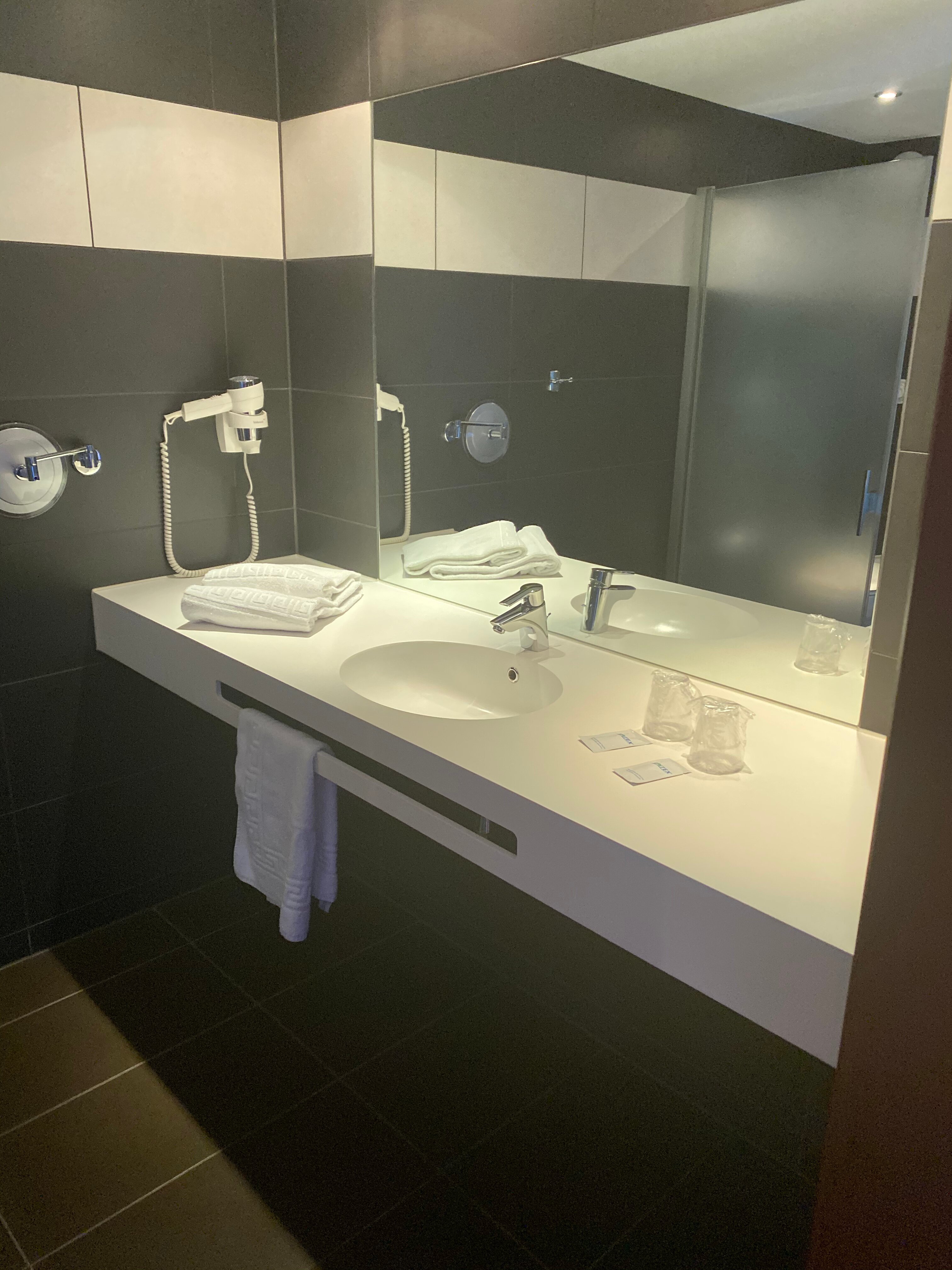 Fasthotel Montmarault-浴室