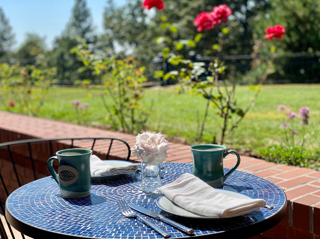 Mount Tom House主图