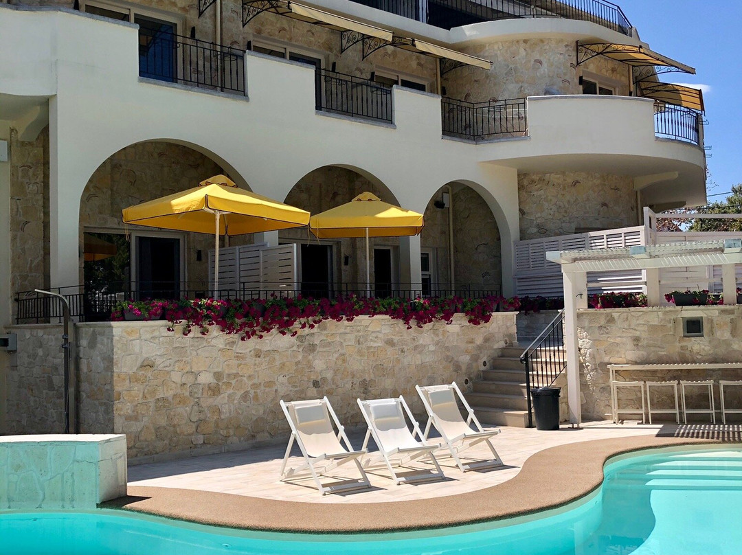 Neikos Luxury Suites主图