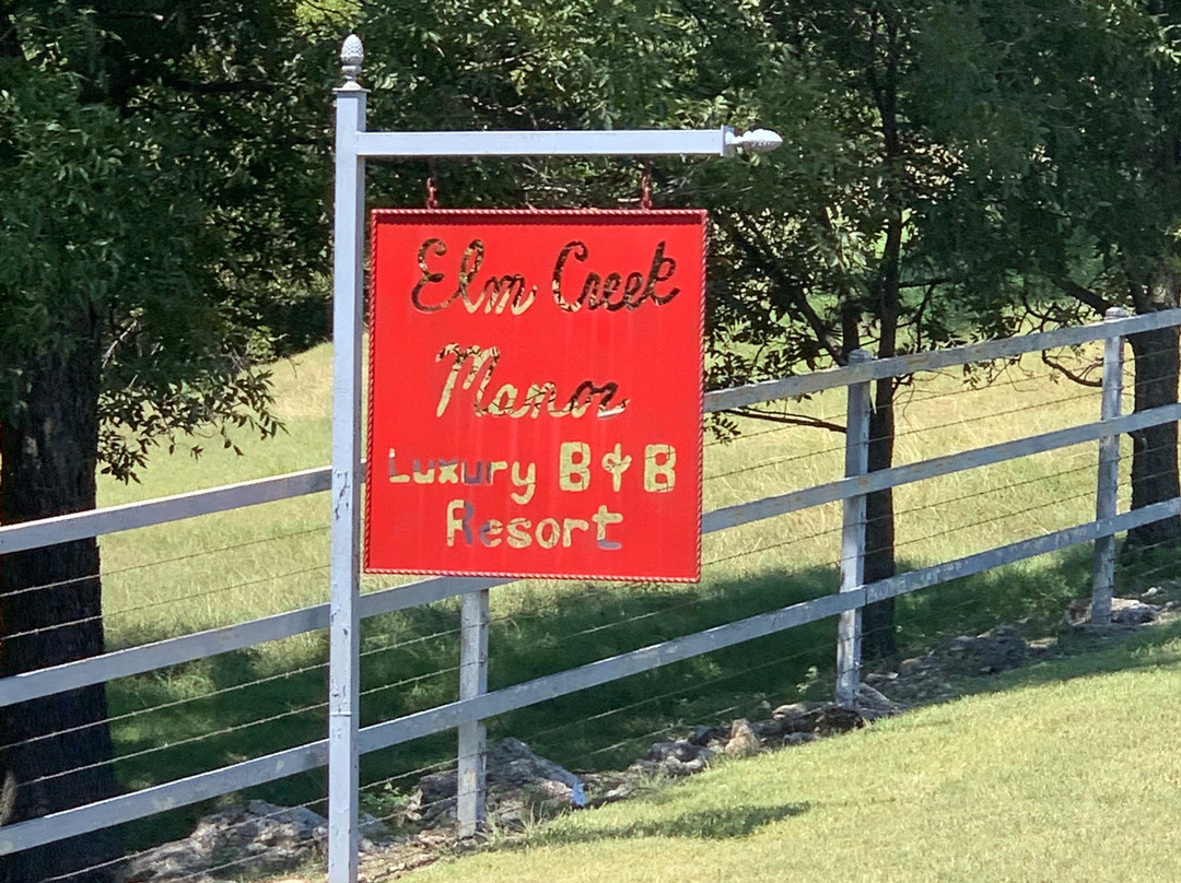 Elm Creek Manor主图