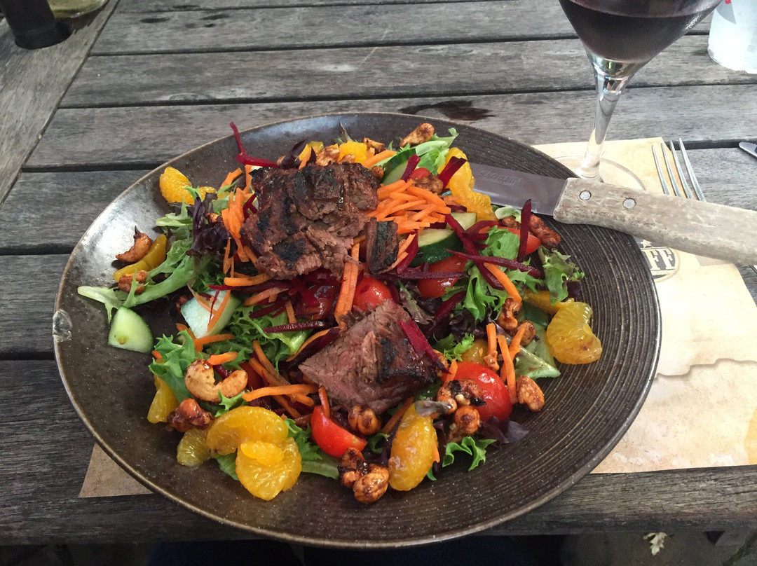 Auberge Ayer's Cliff主图