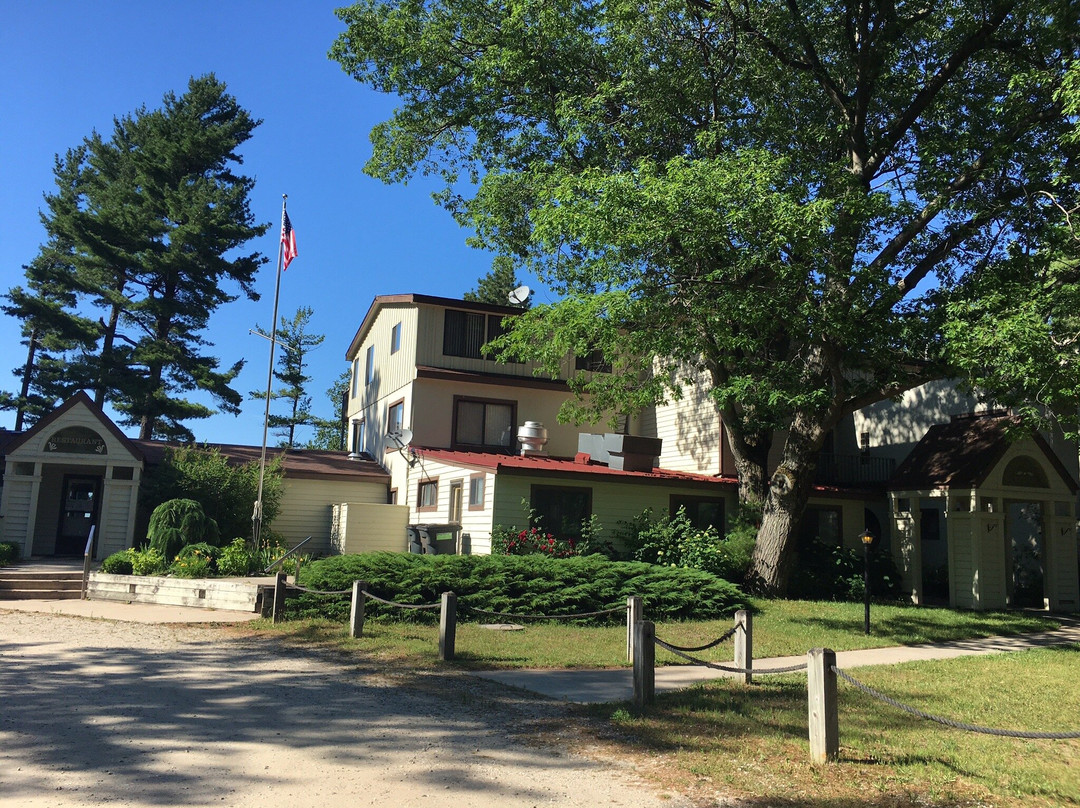 Beaver Island Lodge主图