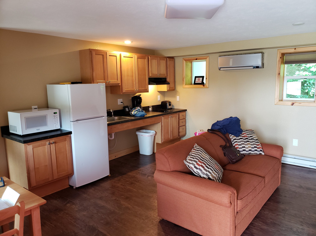 Tahquamenon Suites Lodging主图