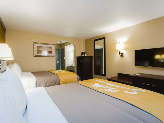 Days Inn by Wyndham Rosenberg主图