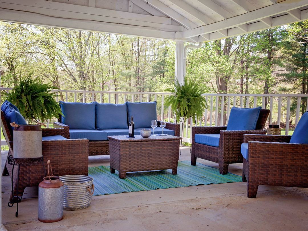 The Blue Door Kitchen and Inn主图