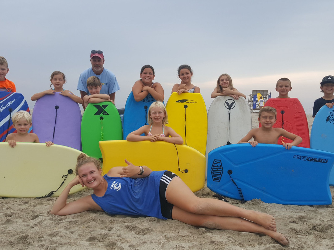 Coastline Adventures Surfing School景点图片