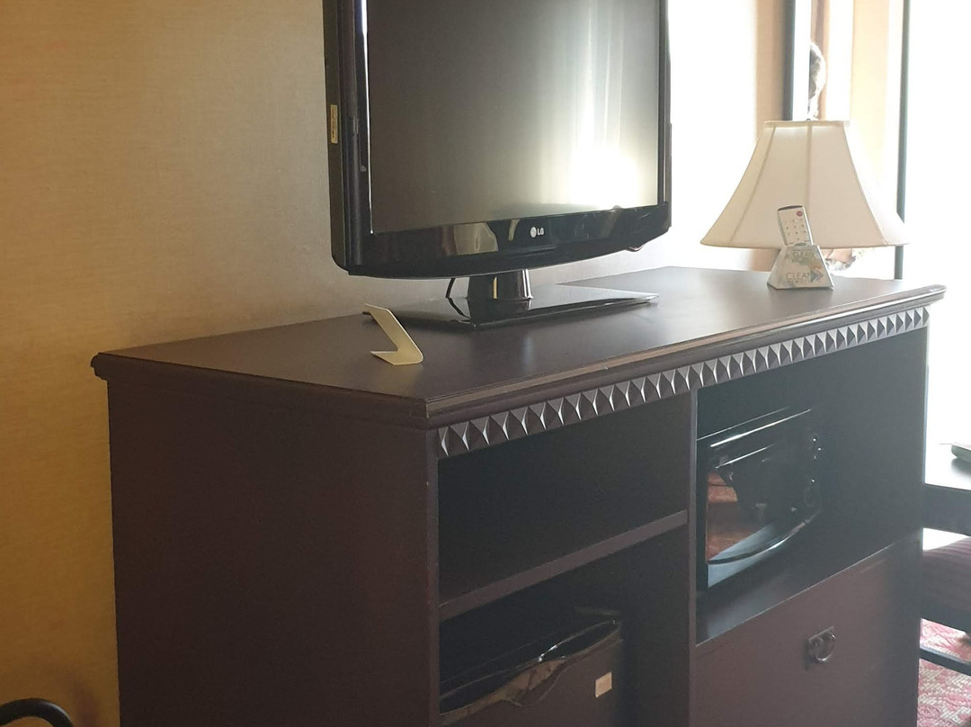 卡索假日酒店和套房主图