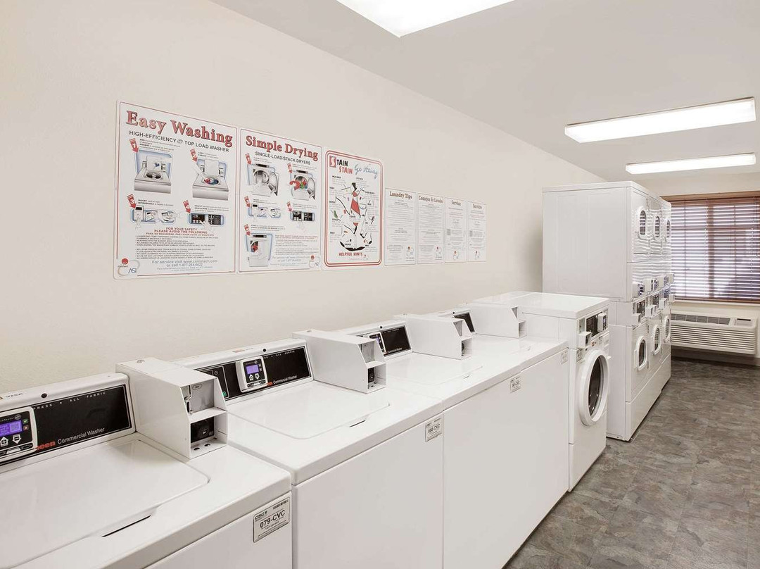 WoodSpring Suites Denton主图