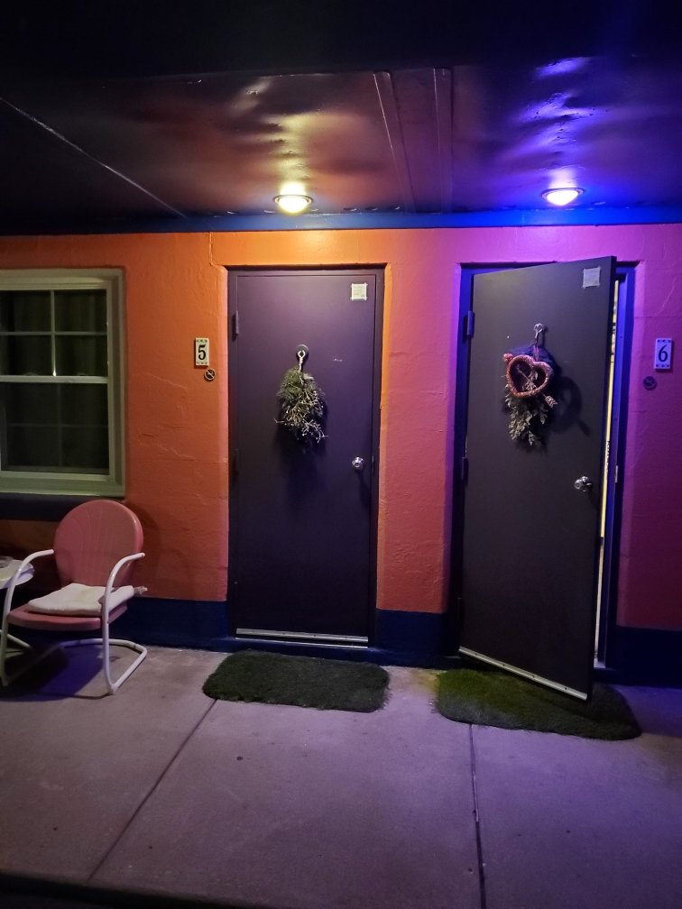 The Springs Motel-官方