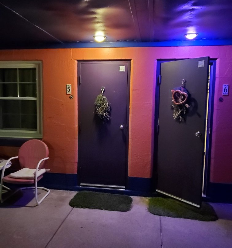 The Springs Motel主图