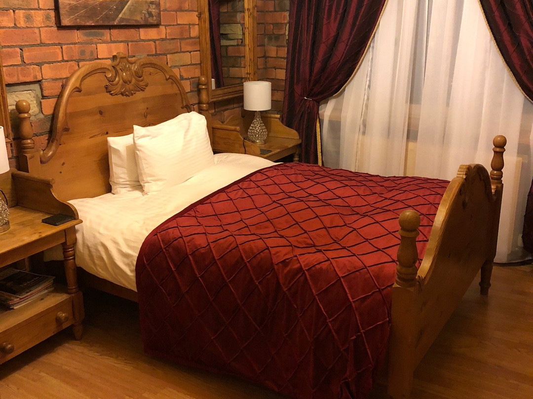 Crown House Suites主图