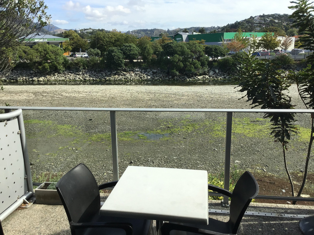 特莱维斯酒店主图