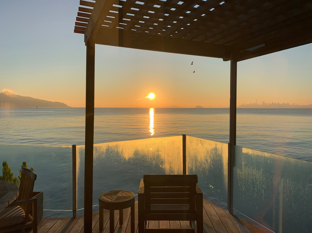 潮水之上旅馆主图