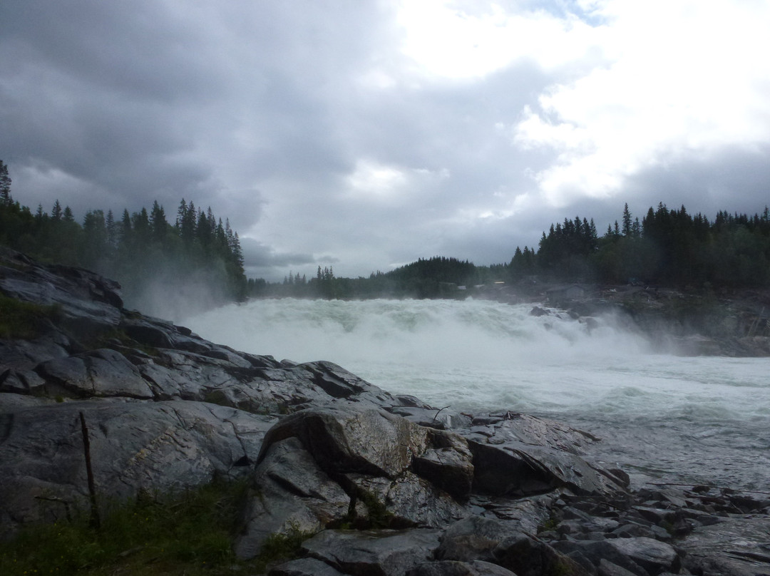 Laksforsen Waterfall景点图片