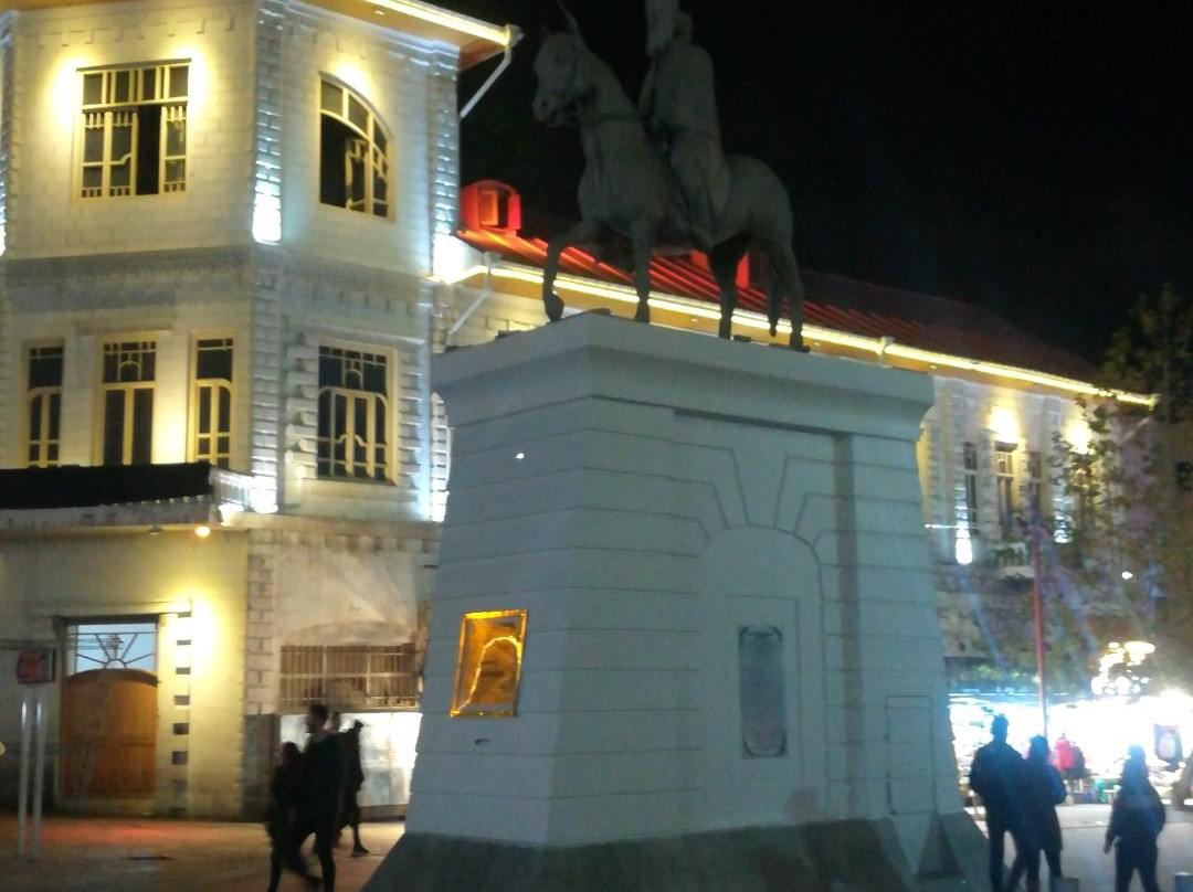 Shahrdari Square景点图片