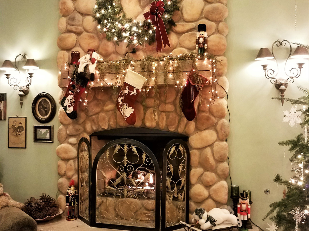 Hearthstone Inn & Suites主图