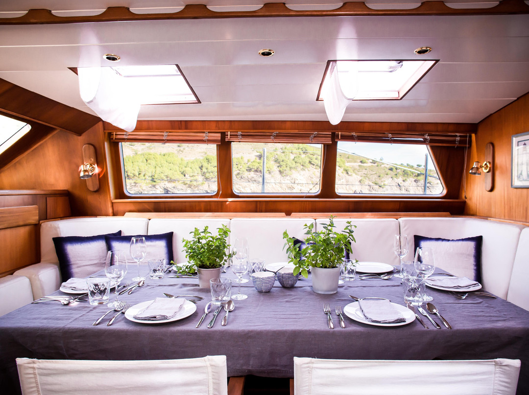 RESTLESS SPIRIT SAILING YACHT-罗塞斯必去景点