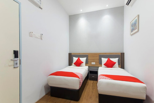 阿加佩酒店-士拉央主图