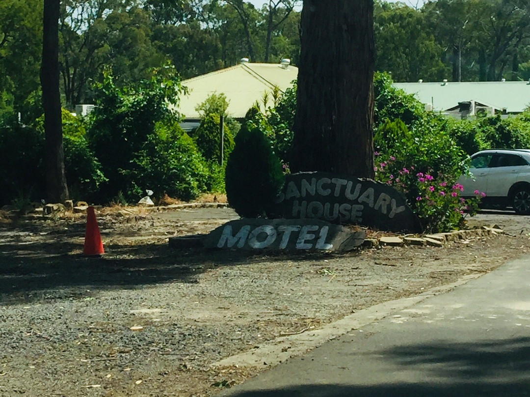 Sanctuary House Resort Motel主图