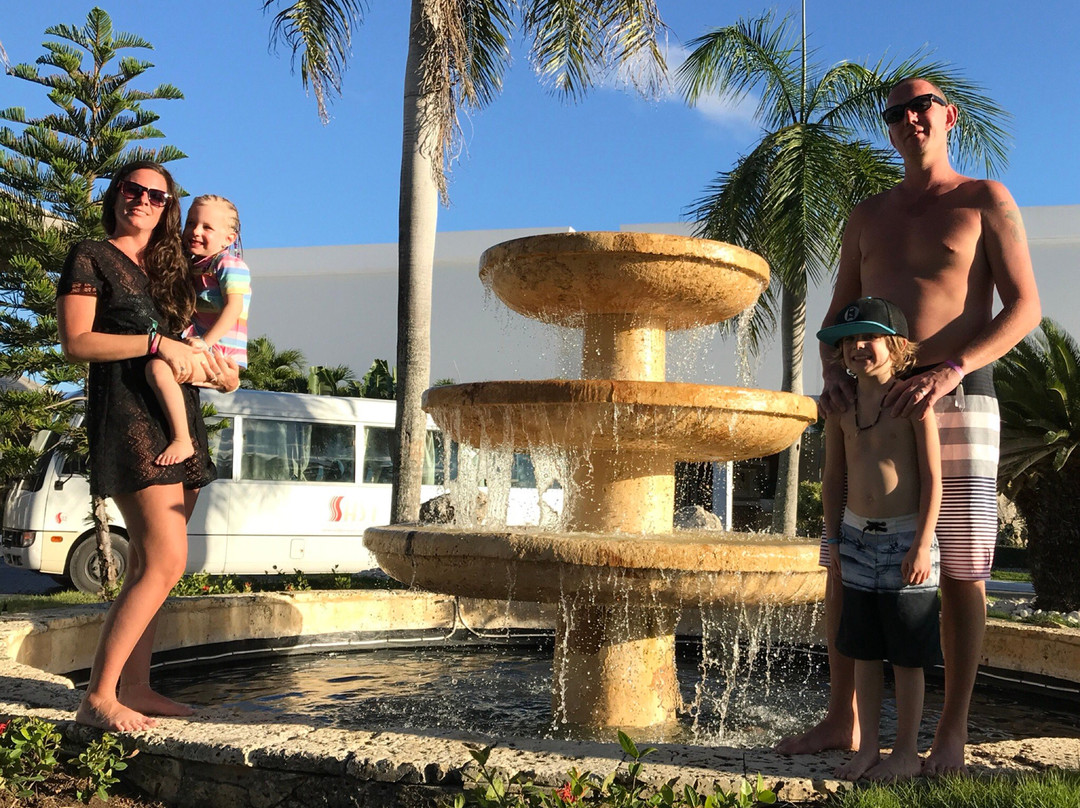 Melia Caribe Tropical Lobby Bar-巴瓦罗必去景点