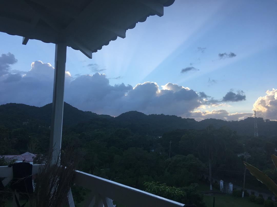 Jamaica Crest Hotel主图