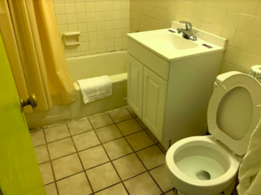 OYO Hotel Greensboro NC Northeast主图
