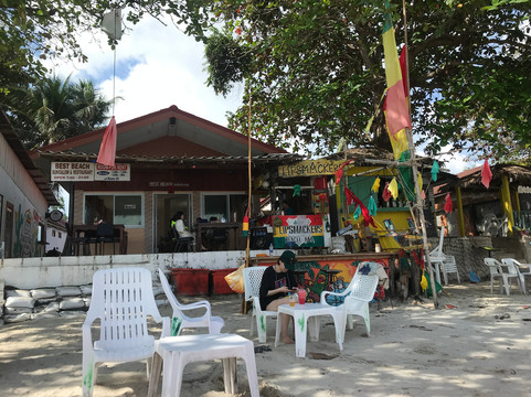 Lipsmackers Beach Bar-查汶海滩必去景点