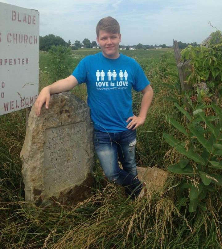 Fall Rock旅游景点-Winding Blade Road Marker