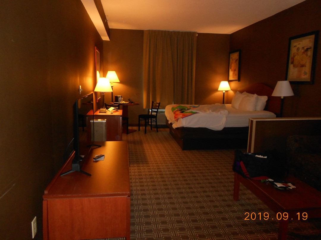 Quality Inn & Suites Benton - Draffenville主图