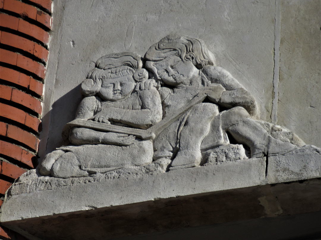 Bas-relief signalant l'entrée de l'école de filles-Romainville必去景点