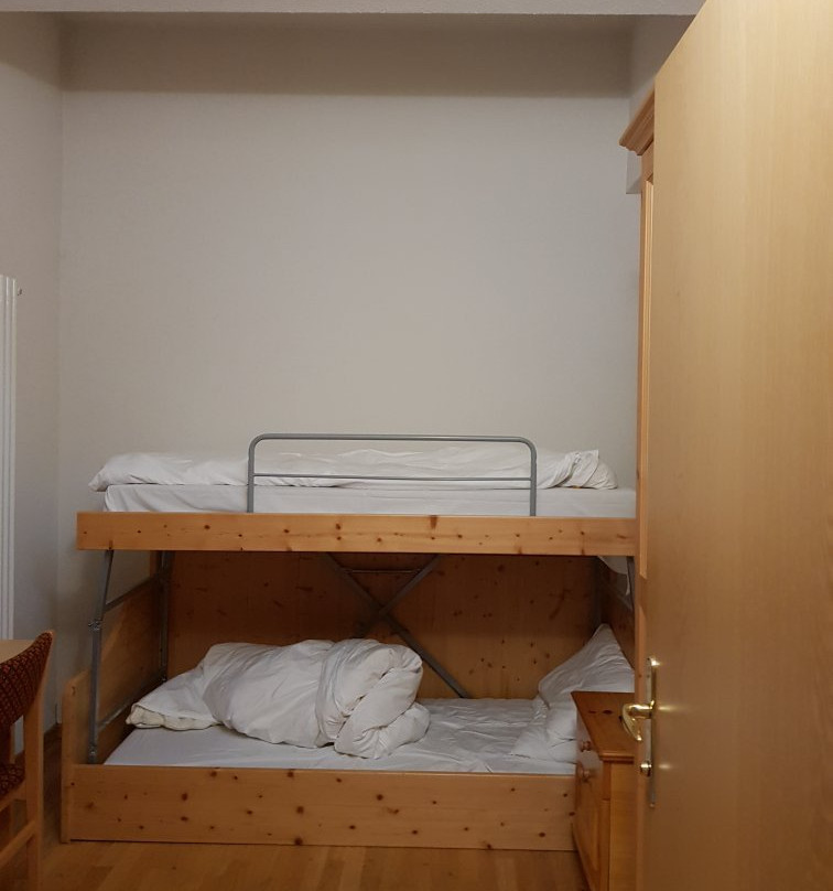 葛罗曼酒店主图