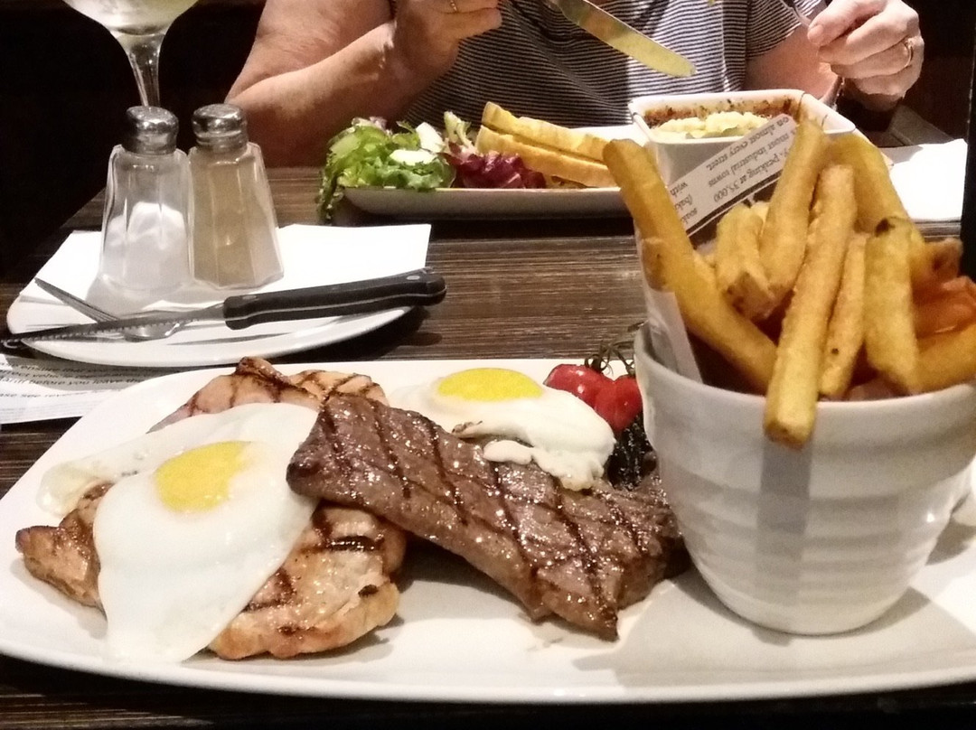 假日吉尔福德酒店主图