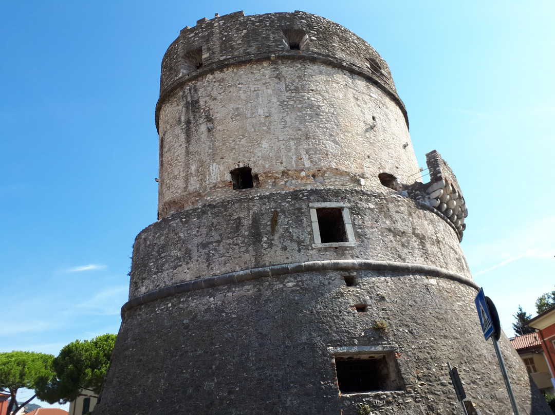 Torre di Castruccio-卡拉拉必去景点