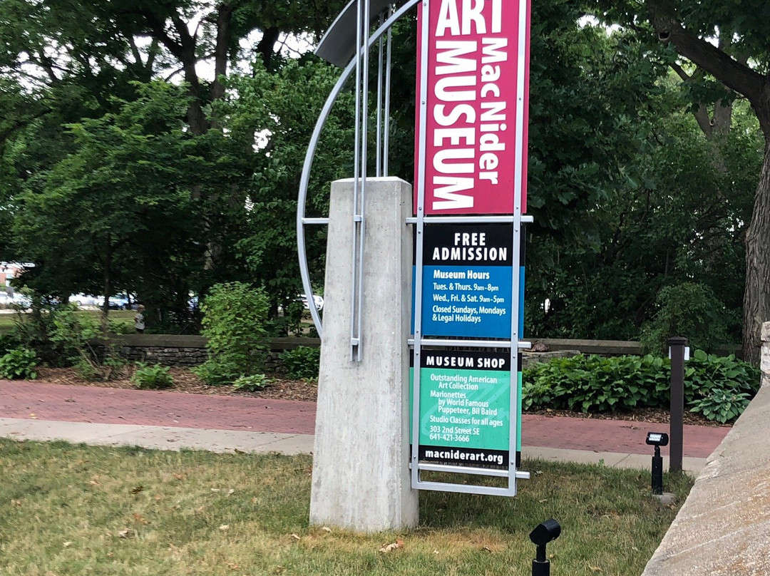 Charles H. MacNider Art Museum景点图片