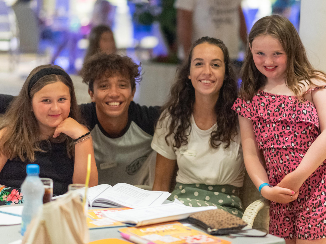 The Golden Coast Beach Hotel主图