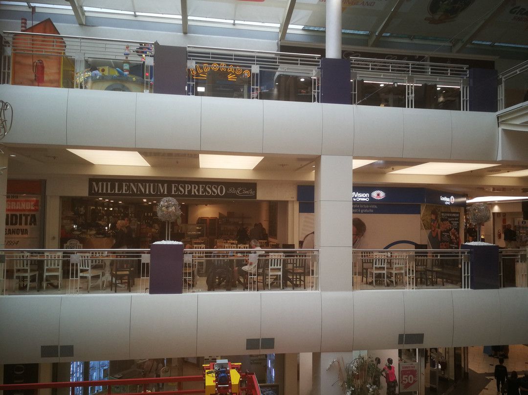 La Grande Mela Shoppingland-Lugagnano必去景点