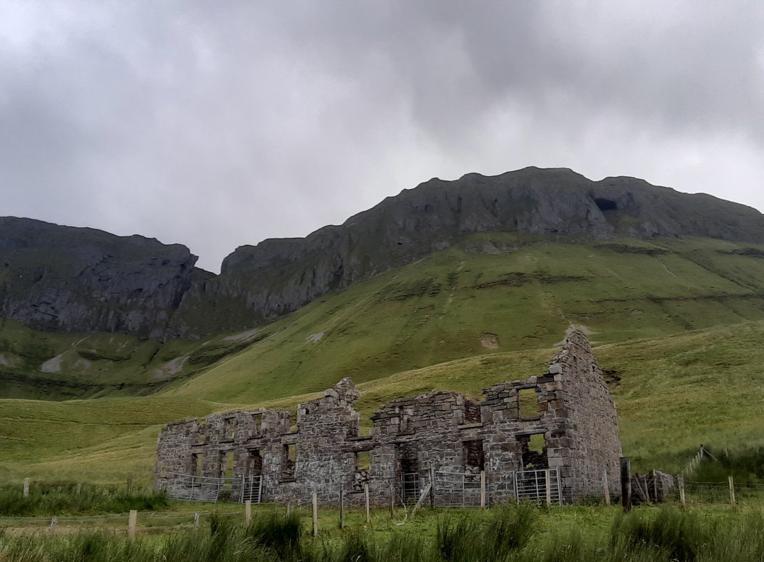 Diarmuid & Grainne's Cave景点图片