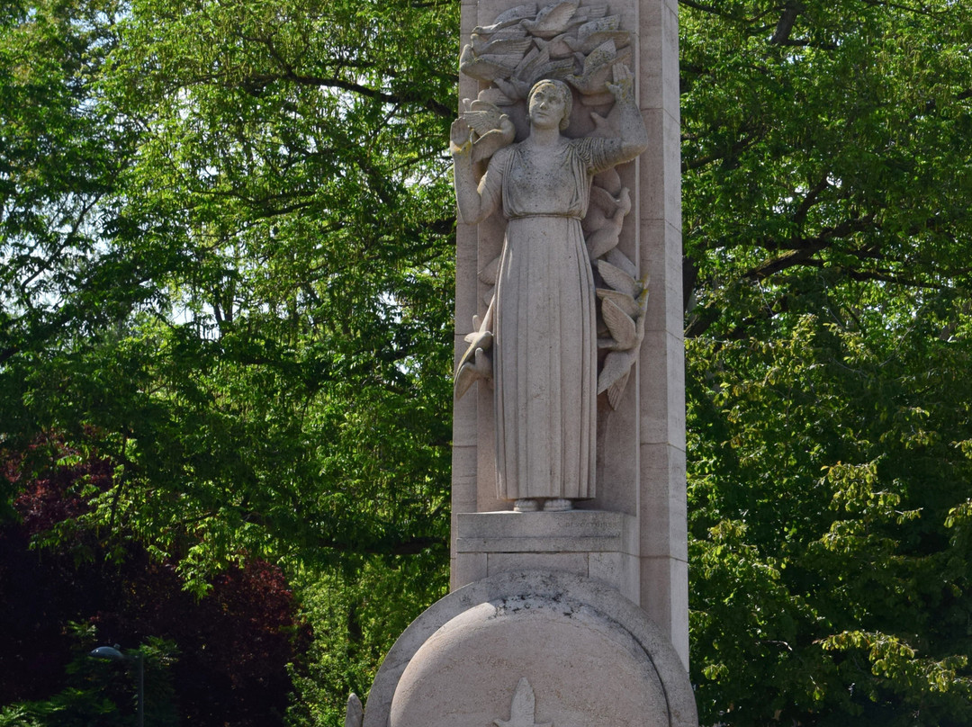 Monument aux pigeons voyageurs-里尔必去景点