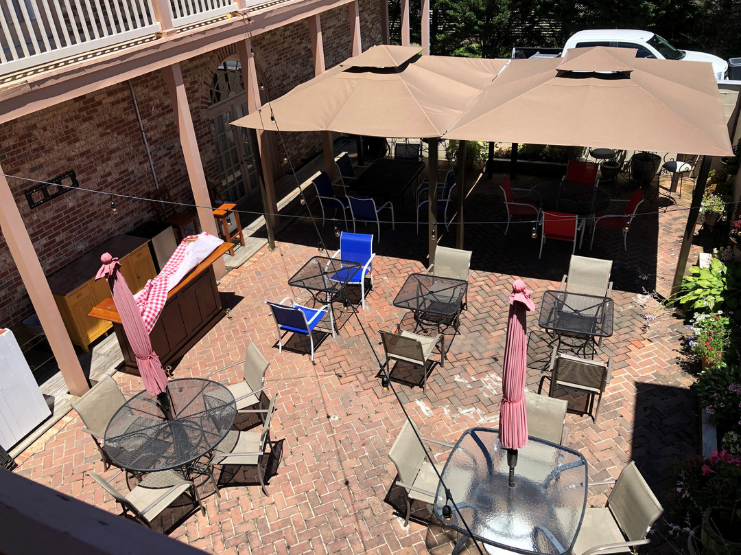 The Old Brick Inn主图