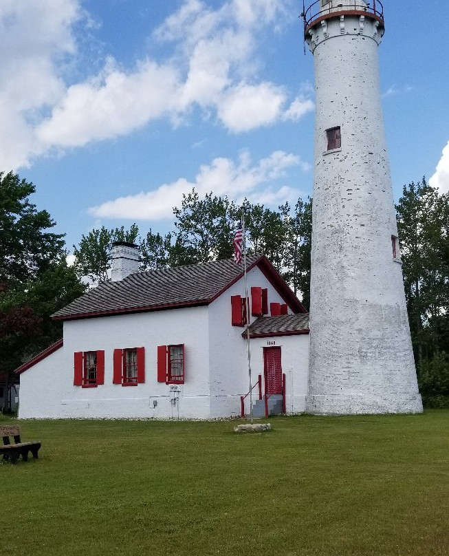 Sturgeon point lighthouse景点图片