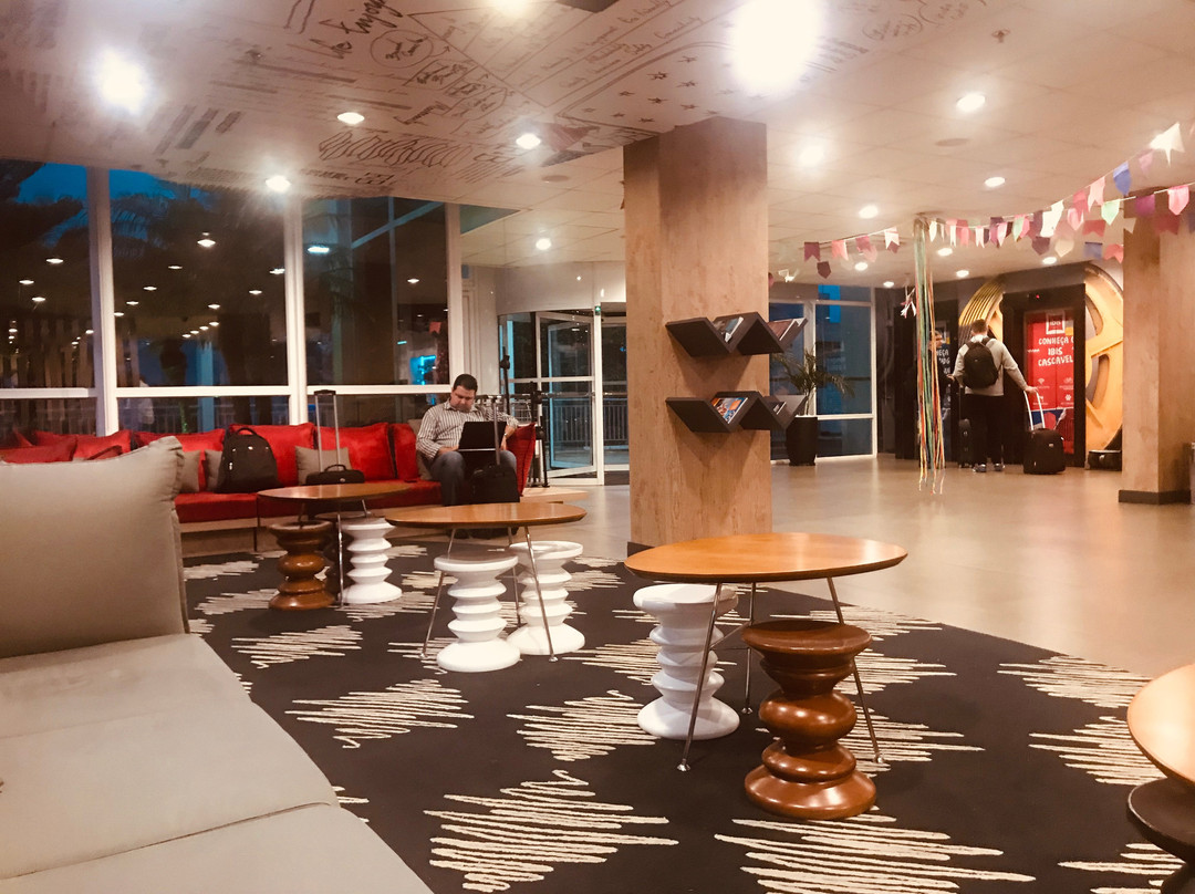 宜必思隆德里纳购物中心酒店主图