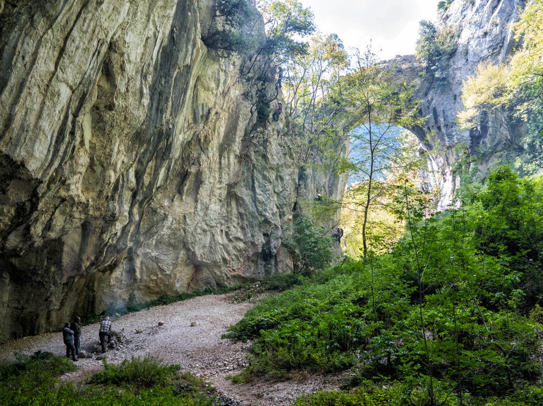 Arco Naturale di Fondarca-Cagli必去景点