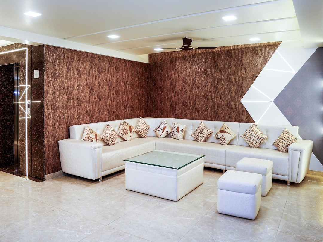 Om Residency Churned主图