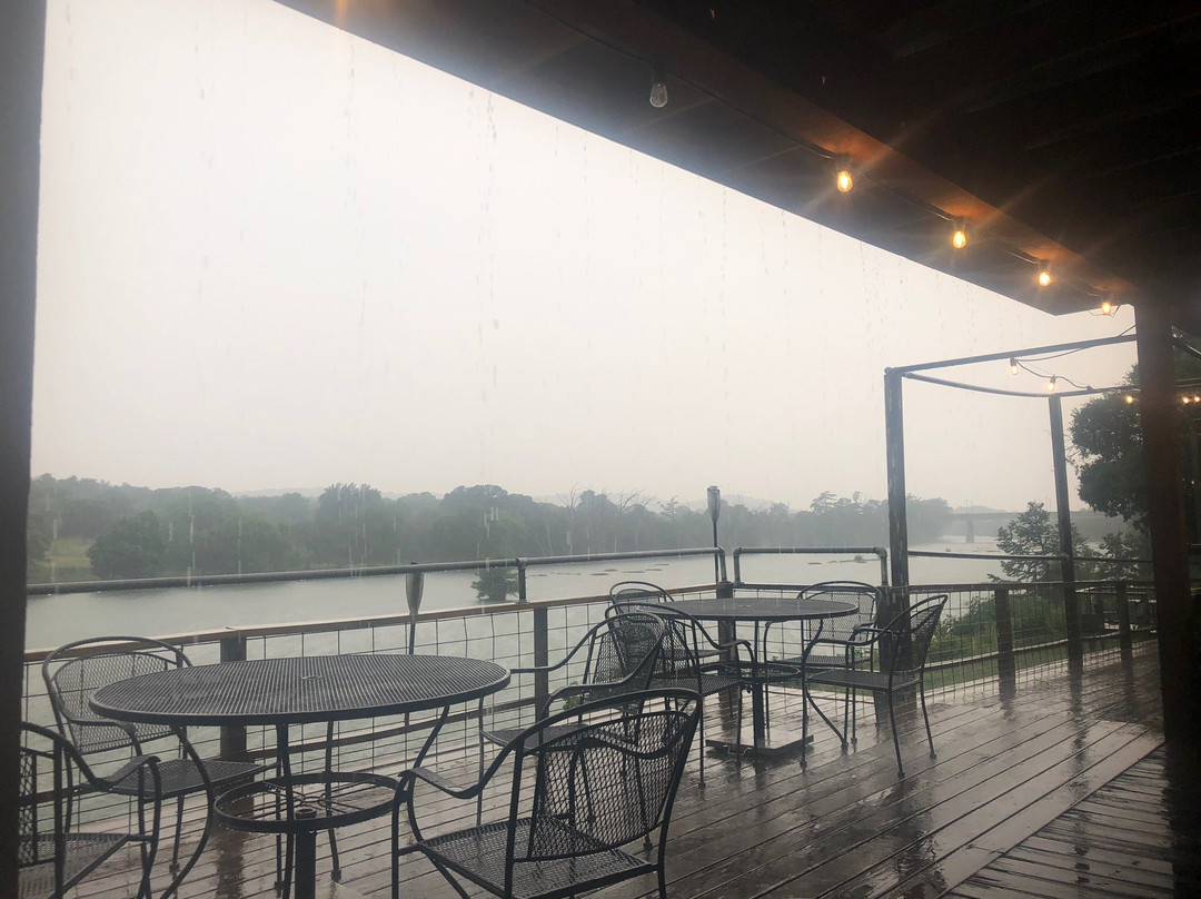 Pier 27 River Lounge-克尔维尔必去景点