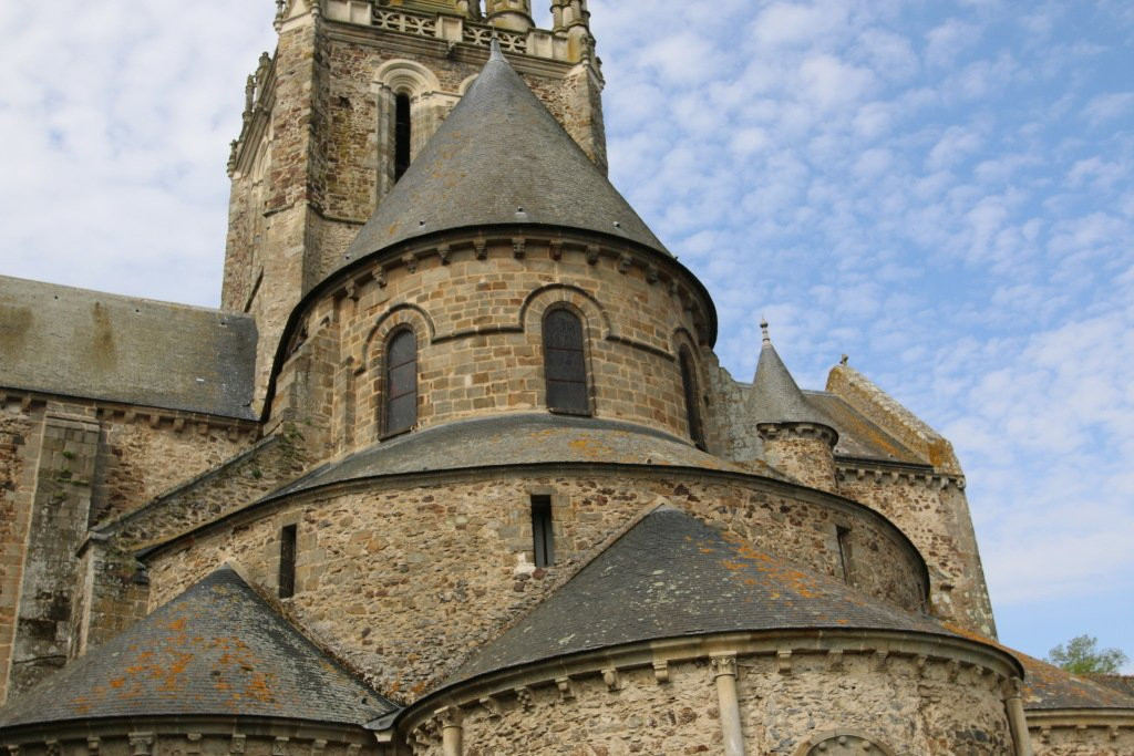 Basilique Notre-Dame d'Avesnières景点图片